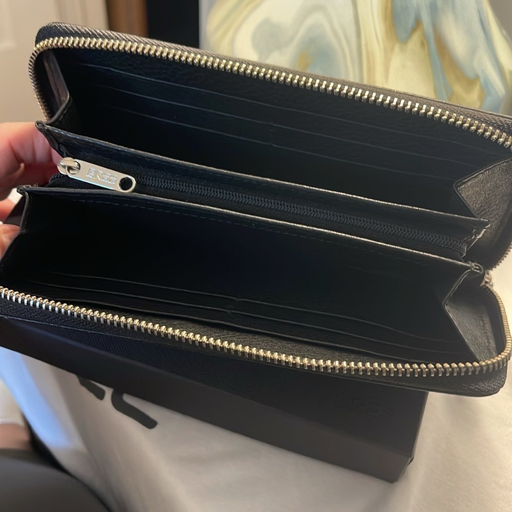 BREE Leather Continental Wallet & Keychain Set - Picture 7 of 11